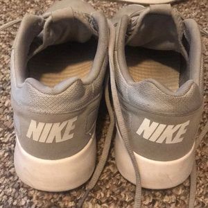 Grey Nike tanjuns
